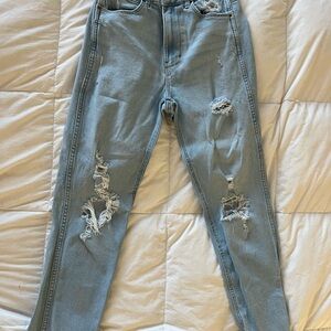 Wrangler High Rise Vintage Taper Jeans – Light Wash – Distressed